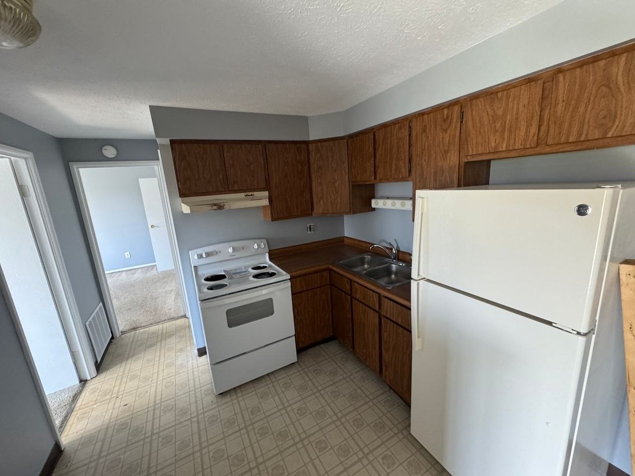 2771 Queen City Ave - Photo 2 of 13