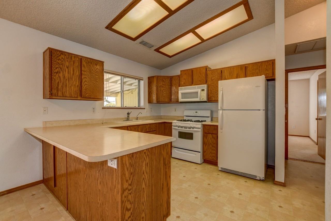 7820 E Buena Vista Dr - Photo 5 of 42