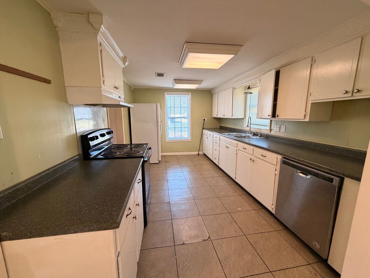 1016 N Greenwich Ave - Photo 3 of 12