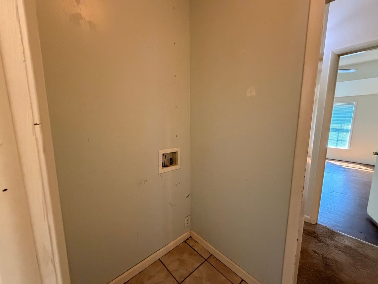 1016 N Greenwich Ave - Photo 6 of 12