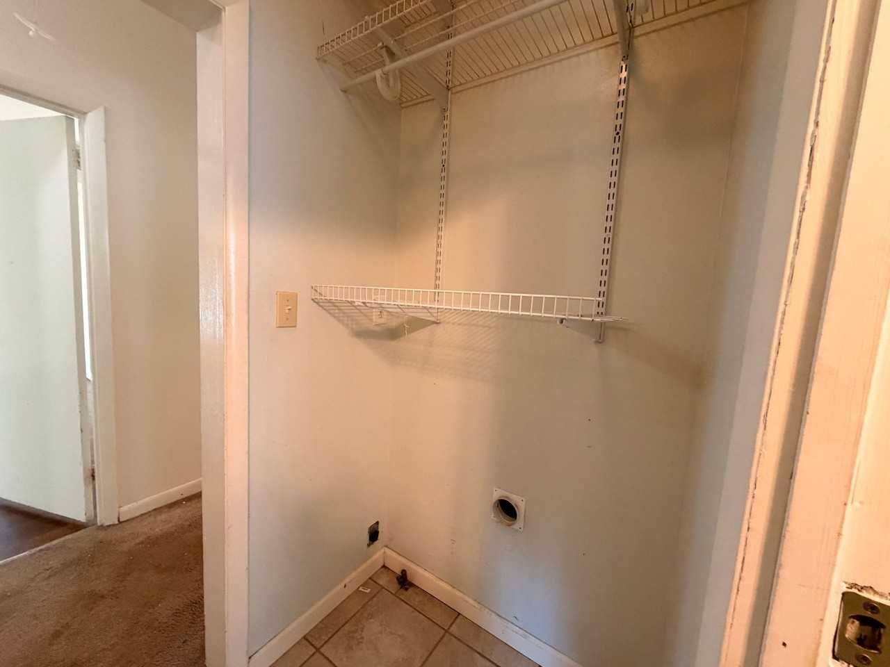 1016 N Greenwich Ave - Photo 7 of 12