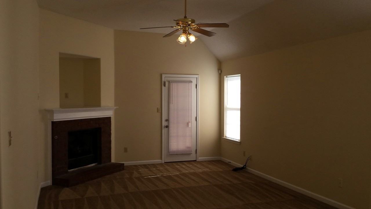 4647 Blue River Cv - Photo 2 of 6