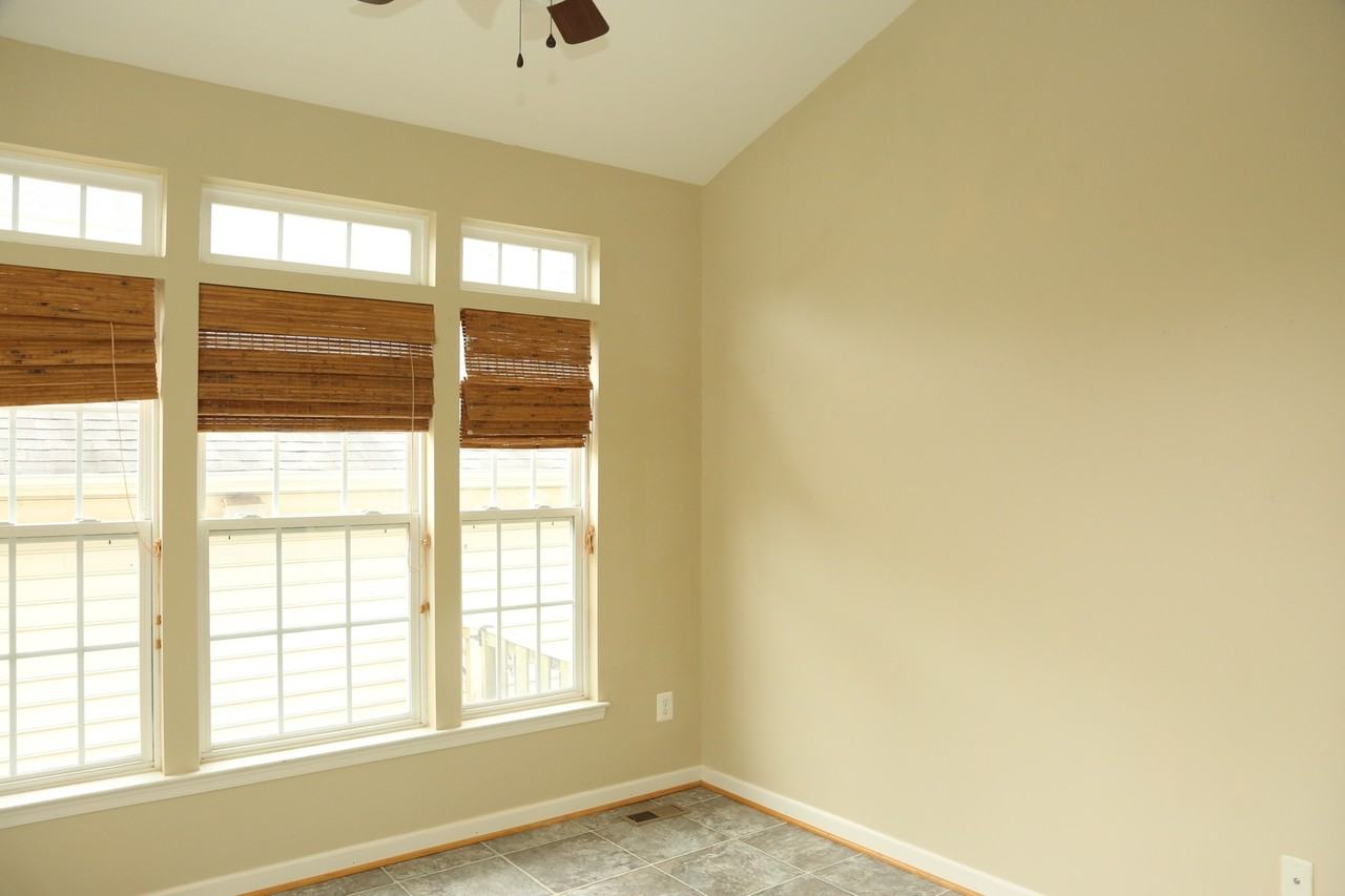 2379 Abington Dr - Photo 2 of 13