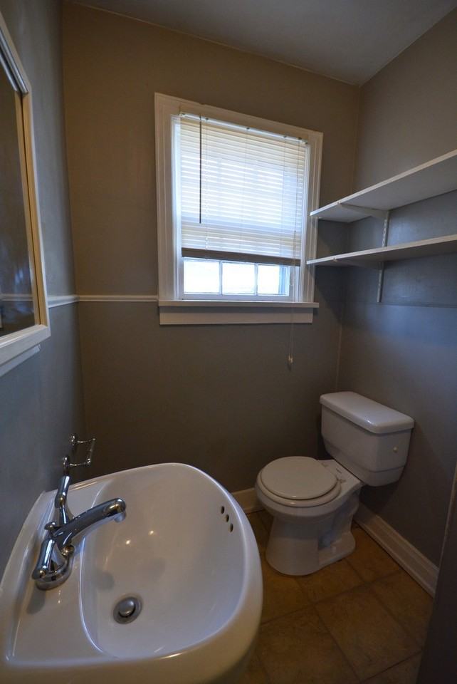 1529 N Weller Ave - Photo 4 of 7