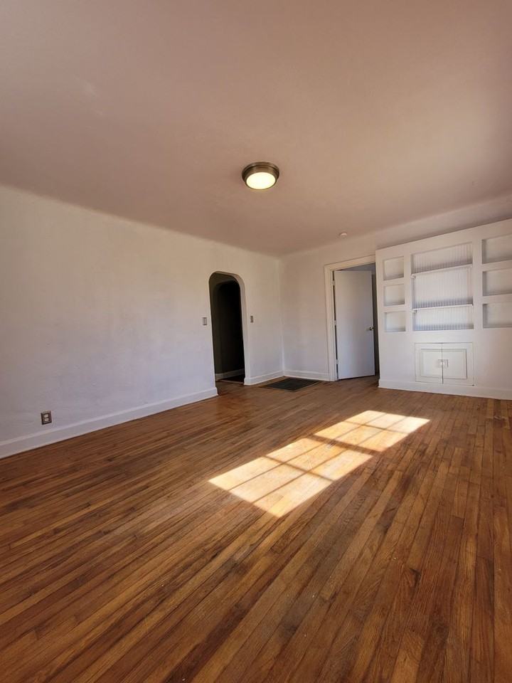 1529 N Weller Ave - Photo 6 of 7