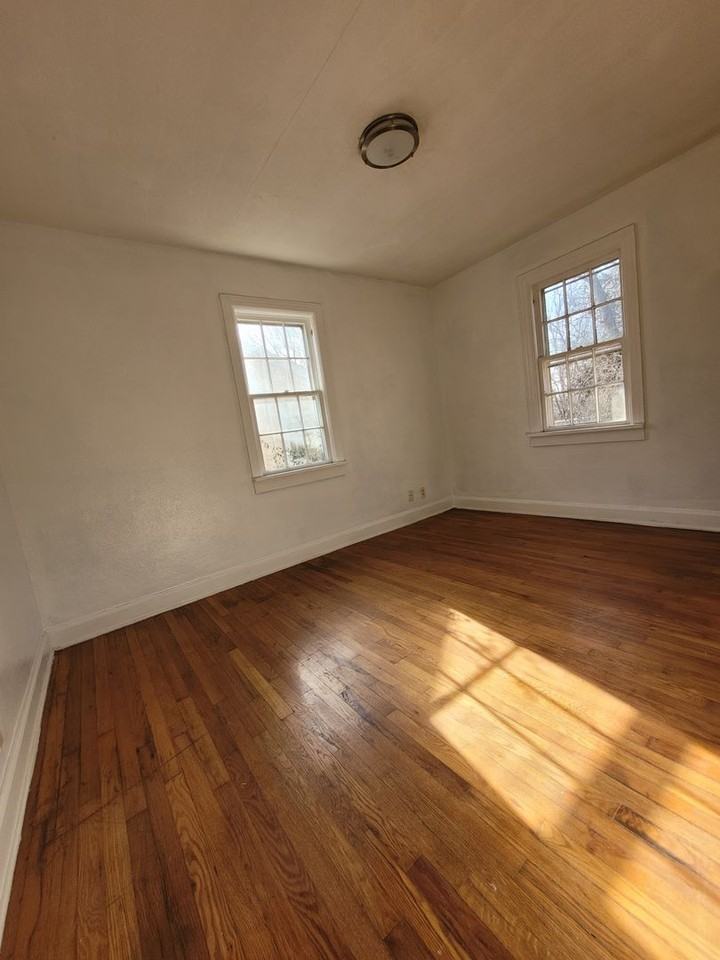 1529 N Weller Ave - Photo 7 of 7