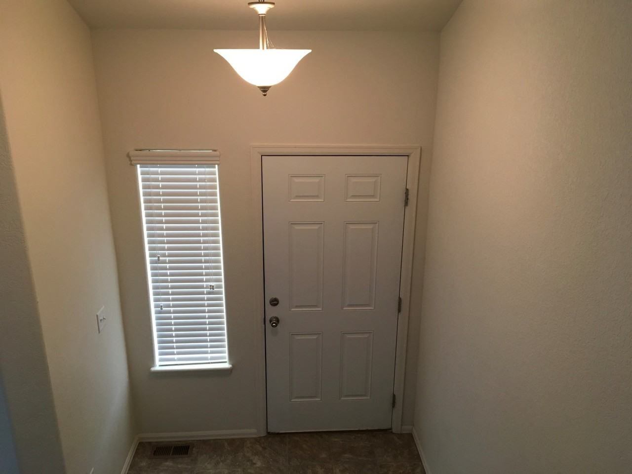 831 Lakebrook Ct - Photo 3 of 22