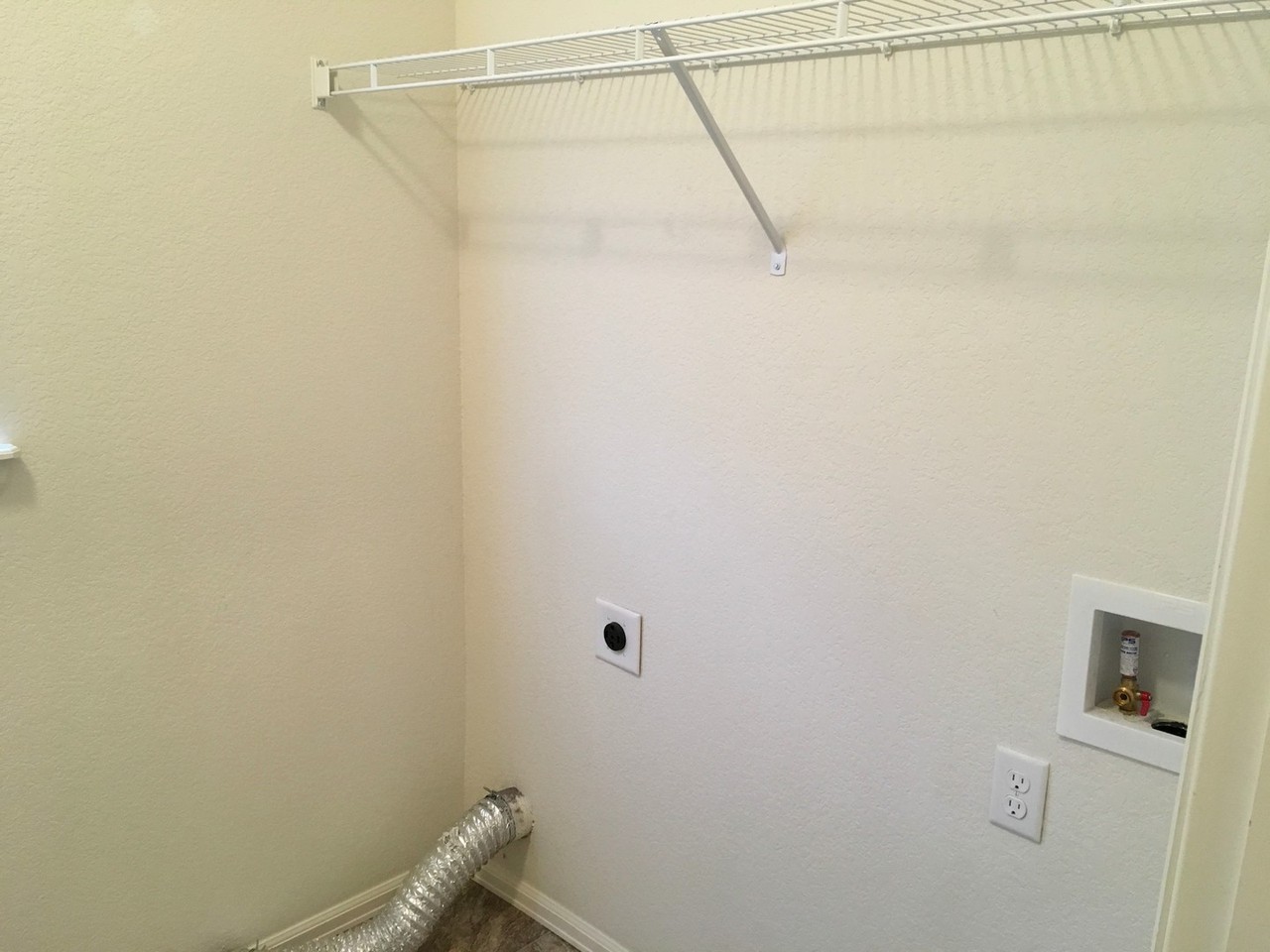 831 Lakebrook Ct - Photo 2 of 45