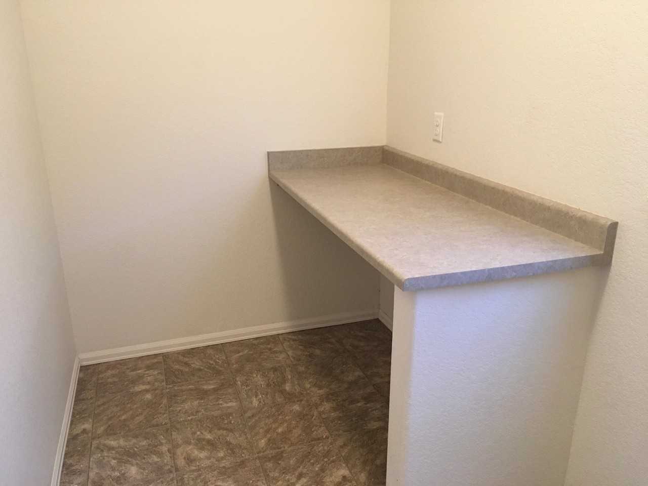 831 Lakebrook Ct - Photo 3 of 45
