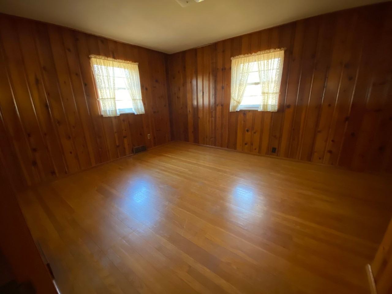 371 Adrian Dr - Photo 5 of 14