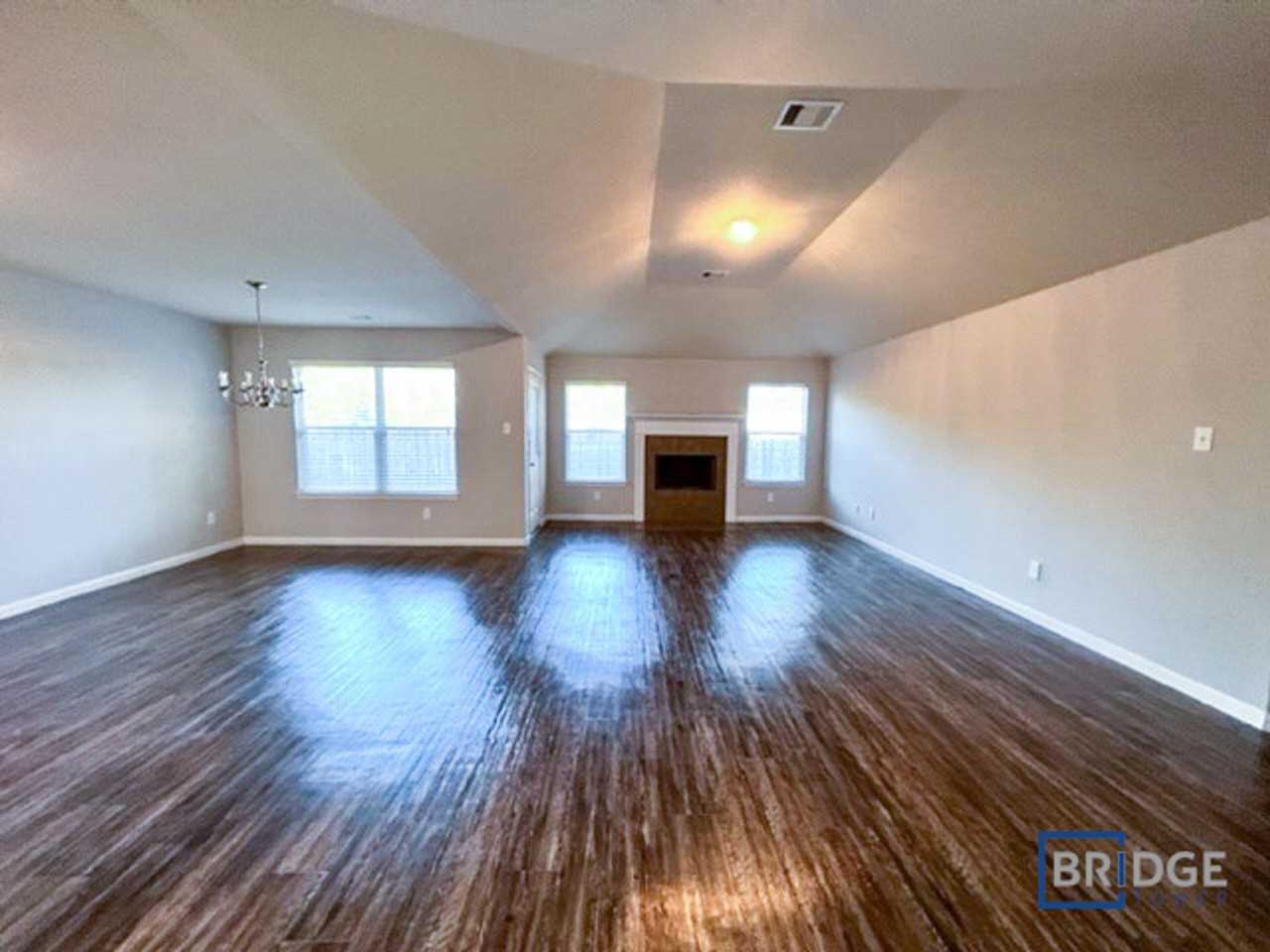 16715 Jib Ct - Photo 2 of 15