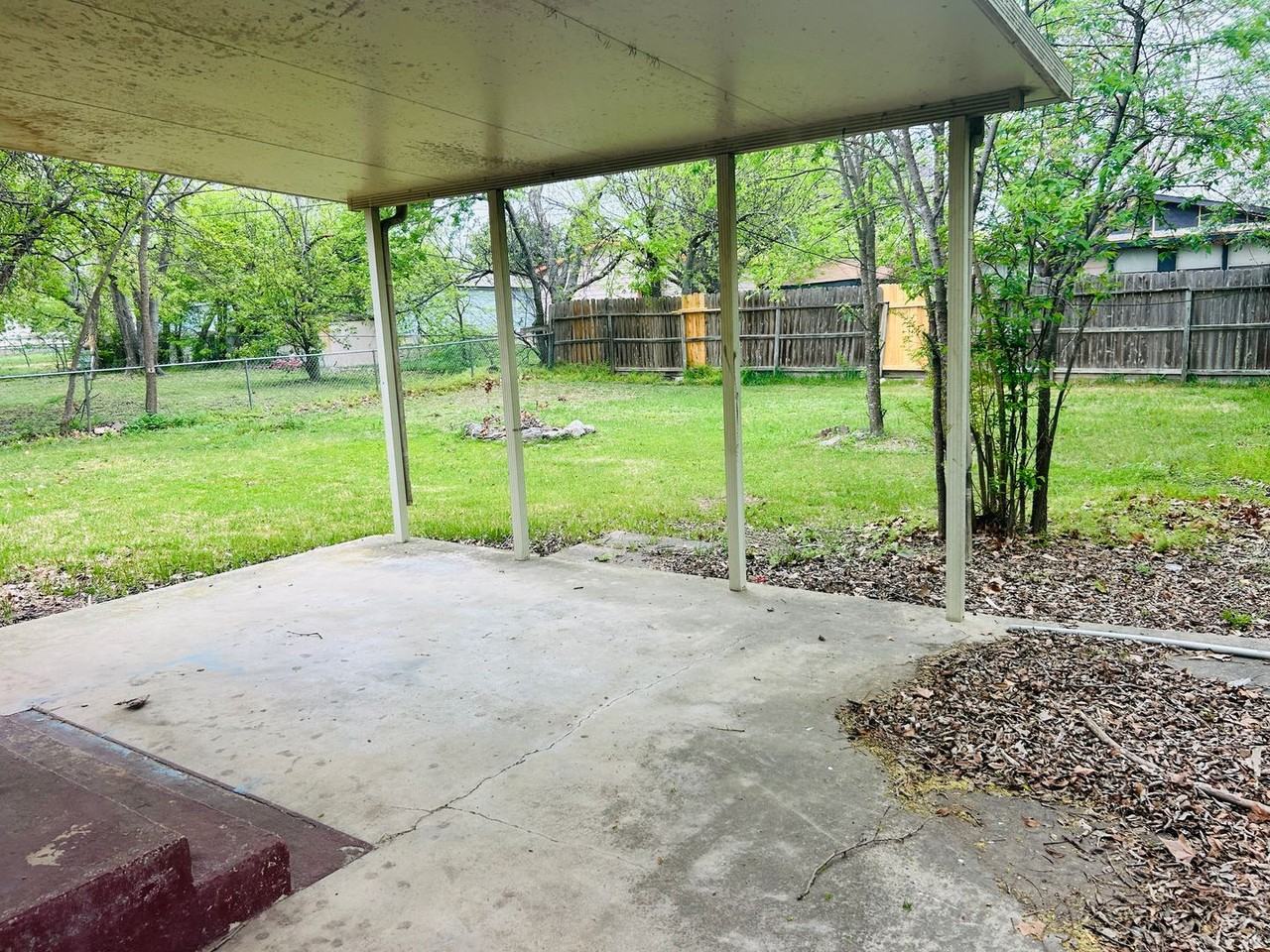 1109 Karen Dr - Photo 2 of 12