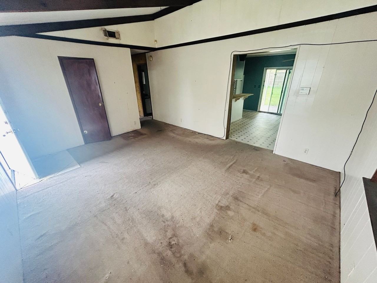 1109 Karen Dr - Photo 4 of 12