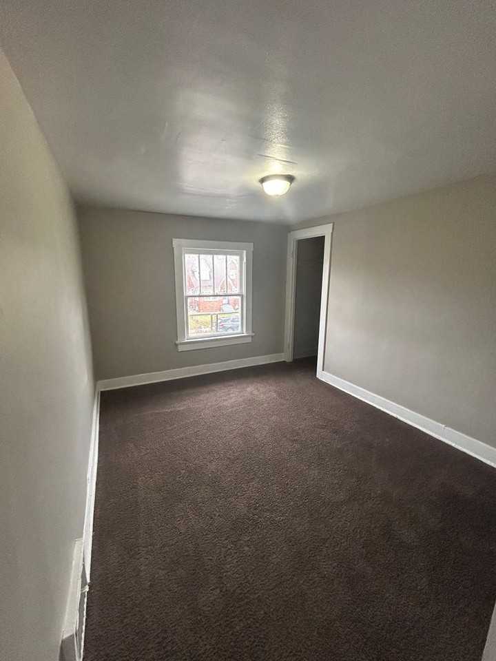 2725 Reed St - Photo 6 of 7