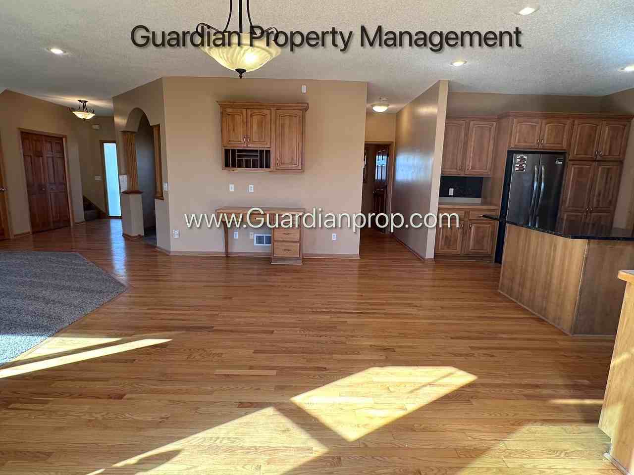 10022 Fallgold Pkwy N - Photo 6 of 28