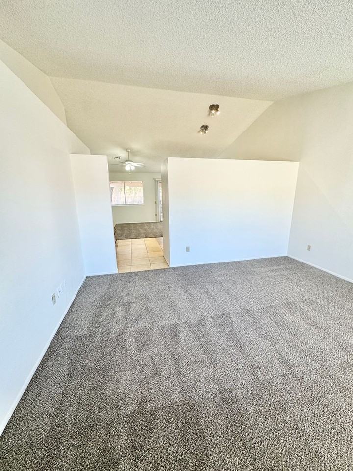 20403 N 31st Ave - Photo 3 of 22