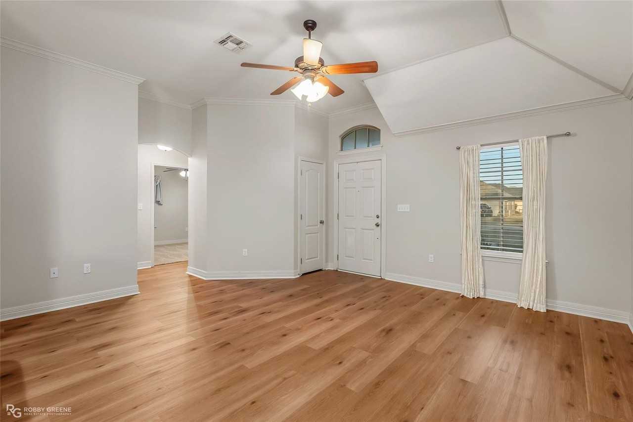 3303 Grand Lake Dr - Photo 4 of 22