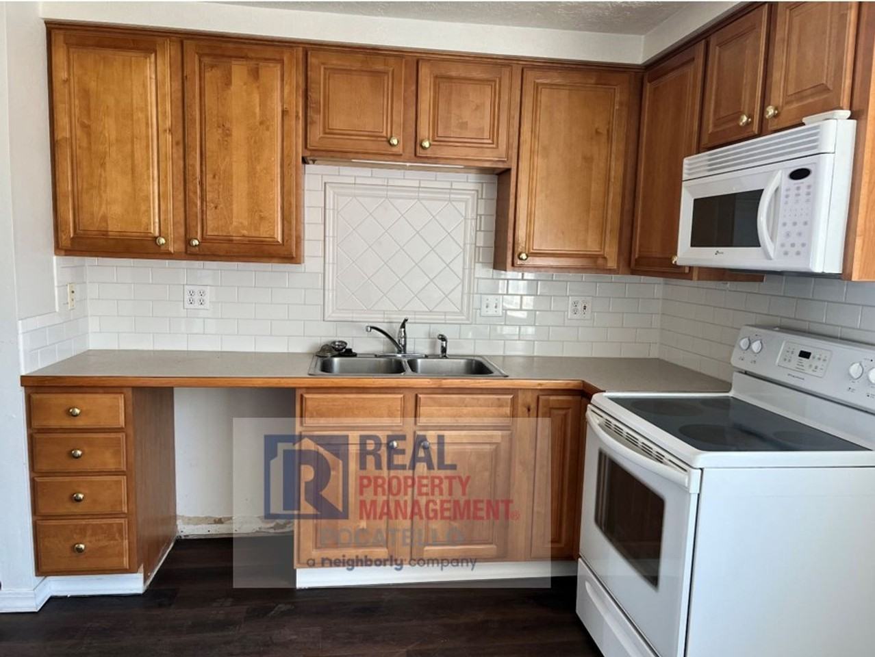 1426 Jensen St - Photo 5 of 17