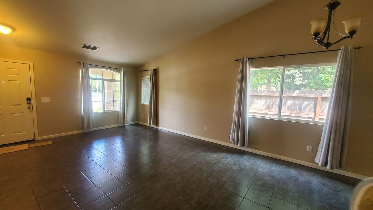 2912 Mars Hills St - Photo 2 of 19