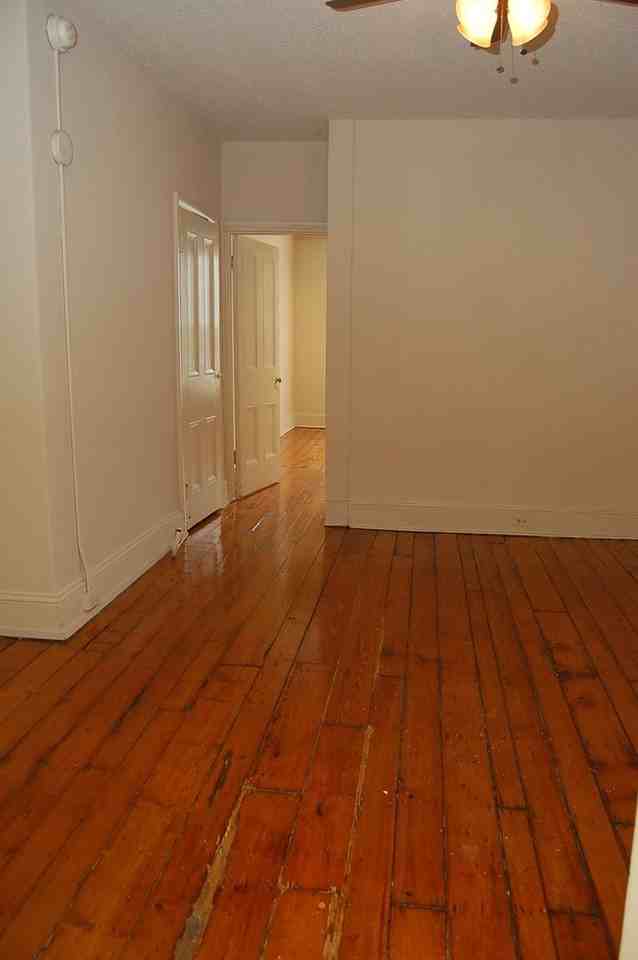 1020 Clinton St - Photo 2 of 8