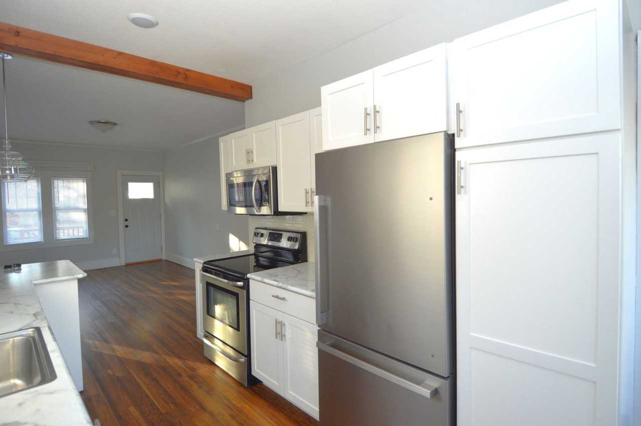 110 Conklin Ave - Photo 4 of 23