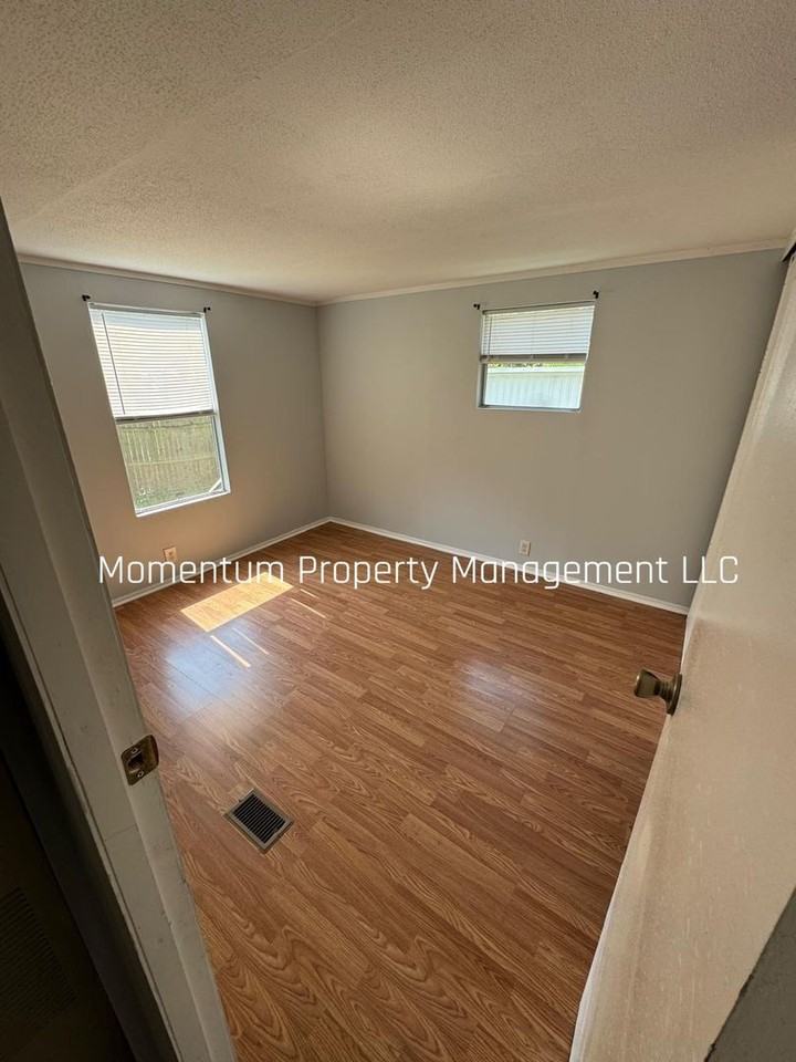 21364 Canal Dr - Photo 2 of 7