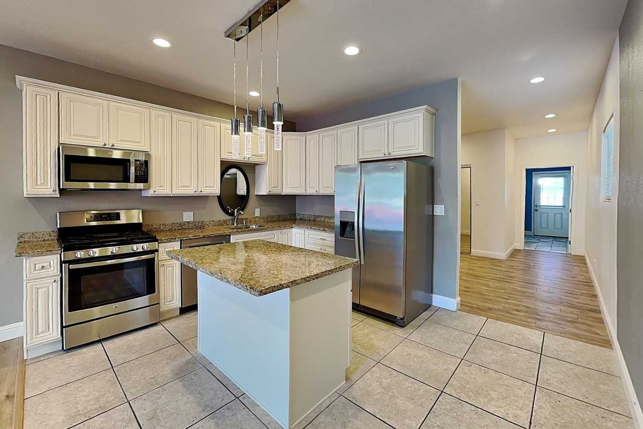 3004 3004 - 3014 4th Avenue - Photo 5 of 17