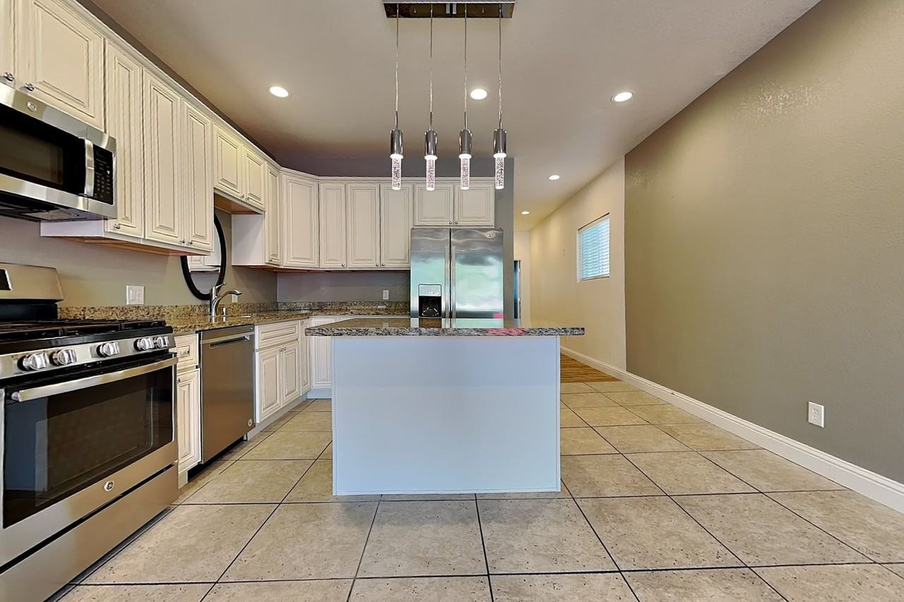 3004 3004 - 3014 4th Avenue - Photo 6 of 17