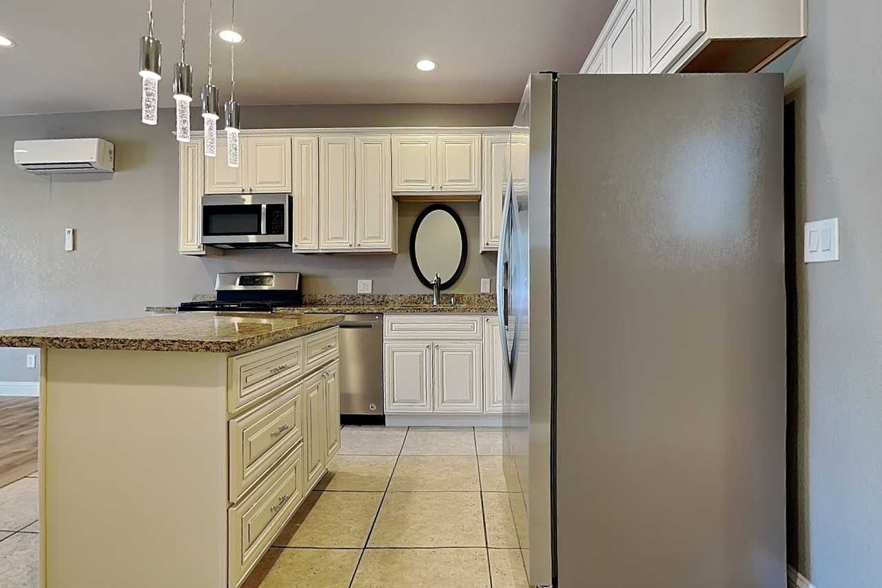 3004 3004 - 3014 4th Avenue - Photo 7 of 17