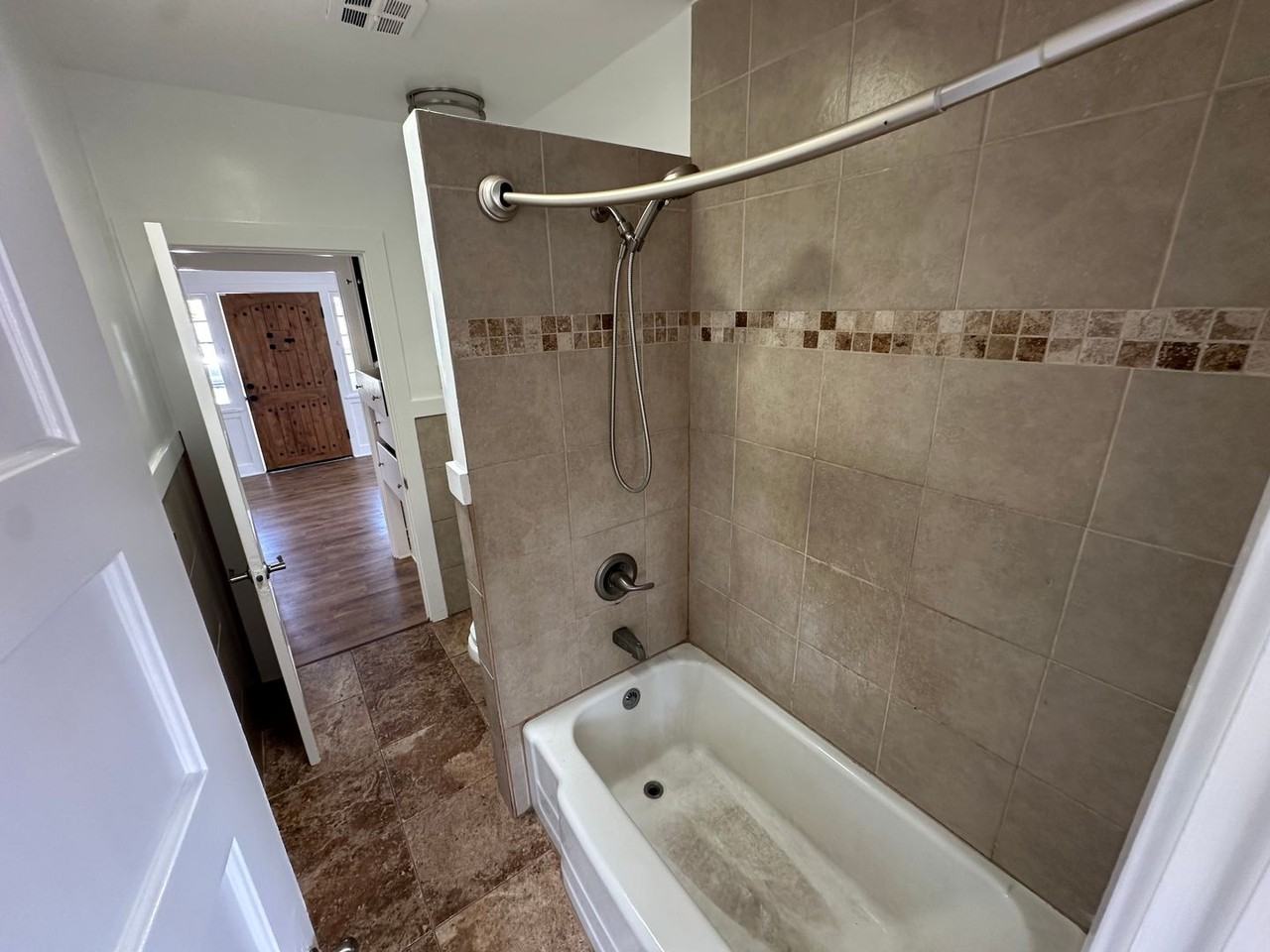 934 E Fairview Blvd - Photo 7 of 16