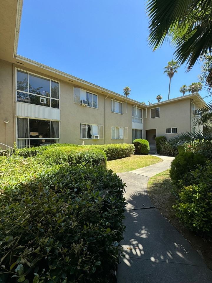 Pasadena Ave - 350 - Photo 2 of 8