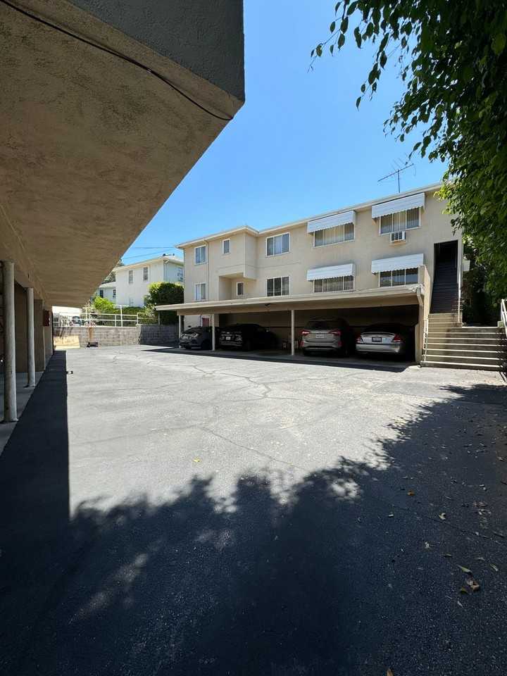 Pasadena Ave - 350 - Photo 4 of 8