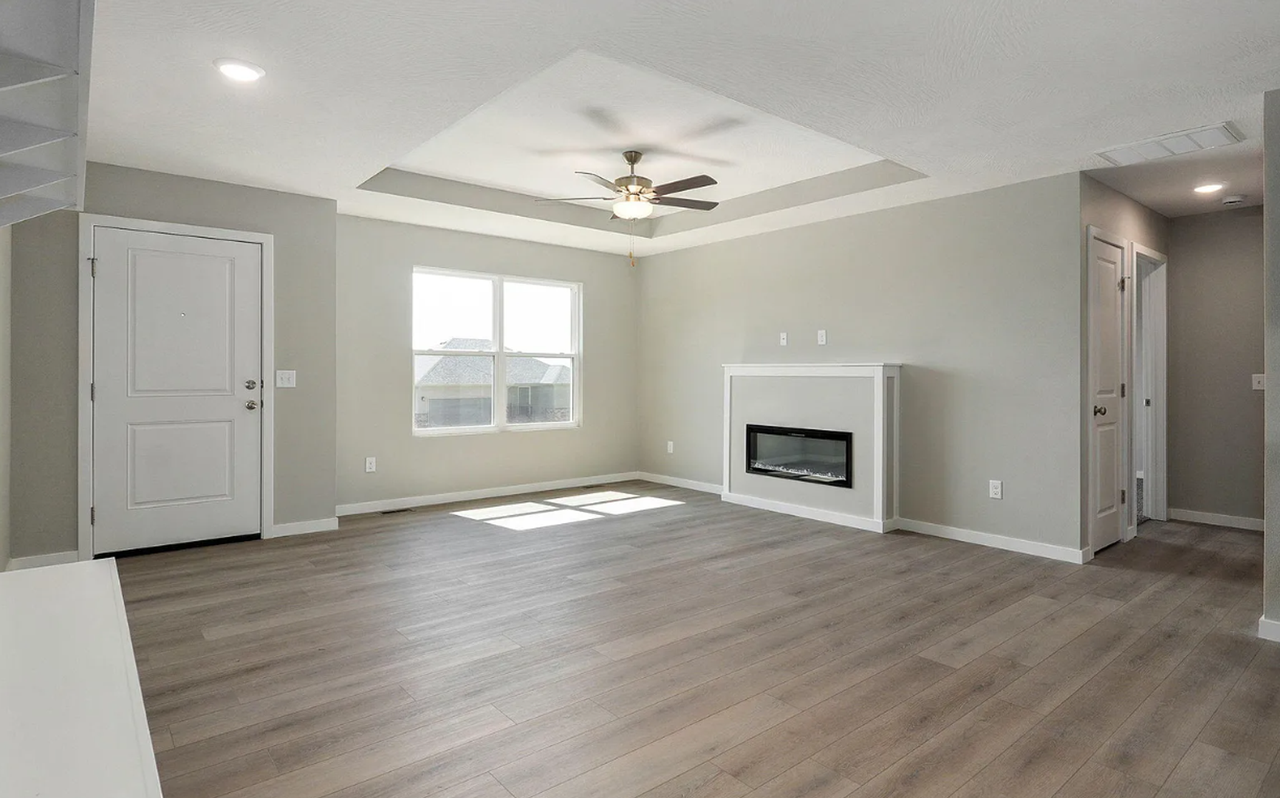 1670 E Charlton St - Photo 3 of 20