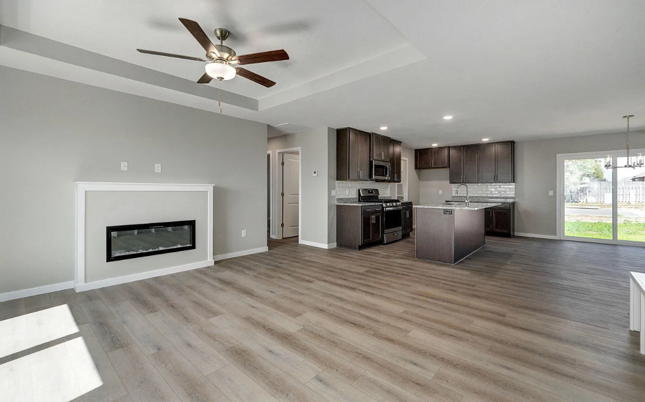 1670 E Charlton St - Photo 4 of 20