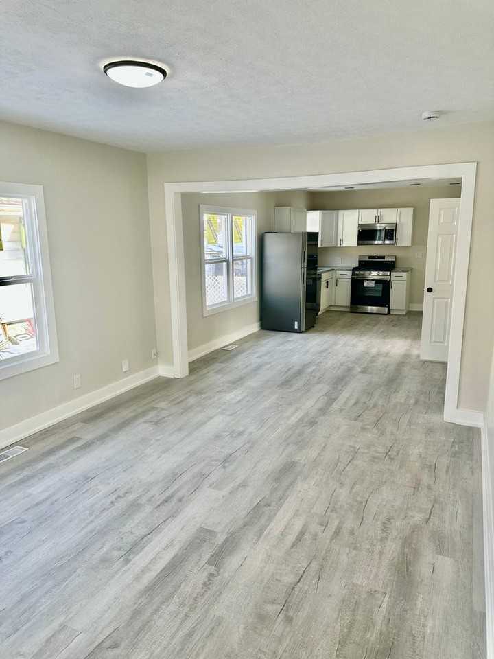 623 N Carroll Ave - Photo 3 of 26