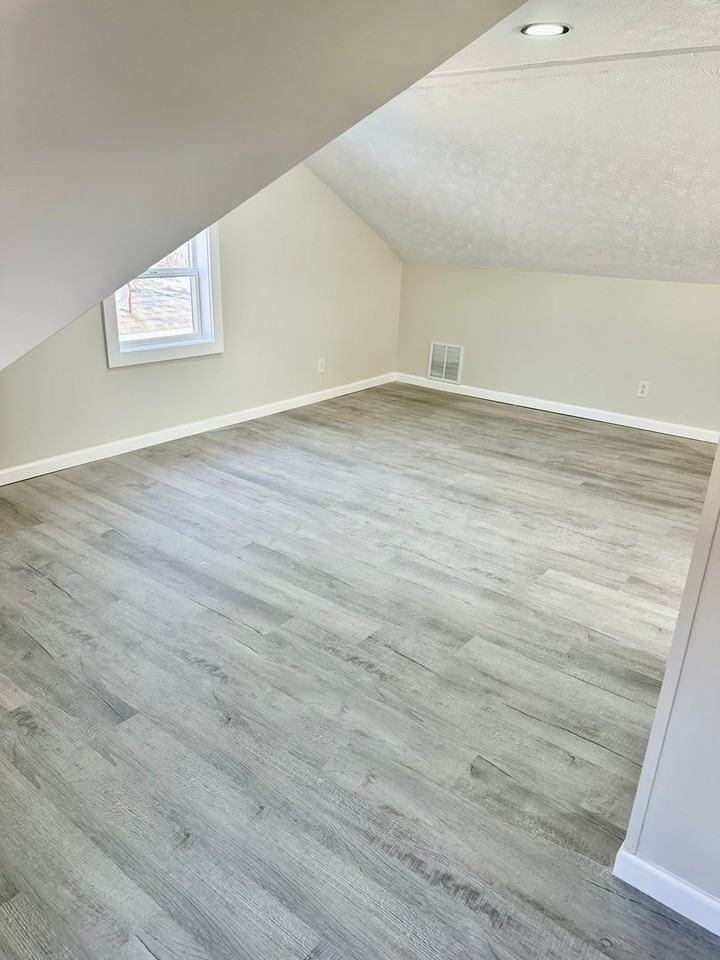 623 N Carroll Ave - Photo 6 of 26