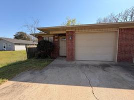 featured image of 301 W 16th Ct