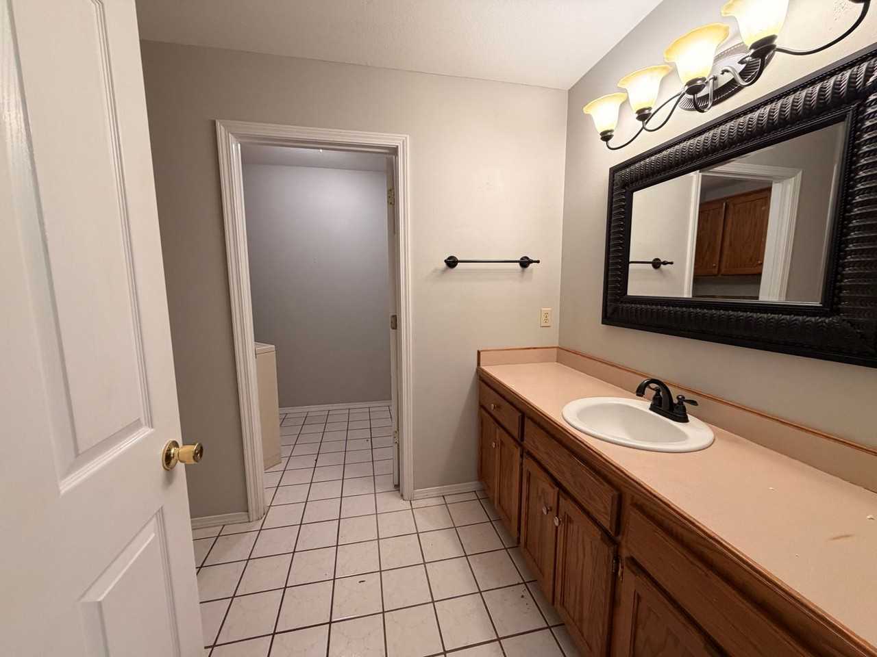 301 W 16th Ct - Photo 5 of 10