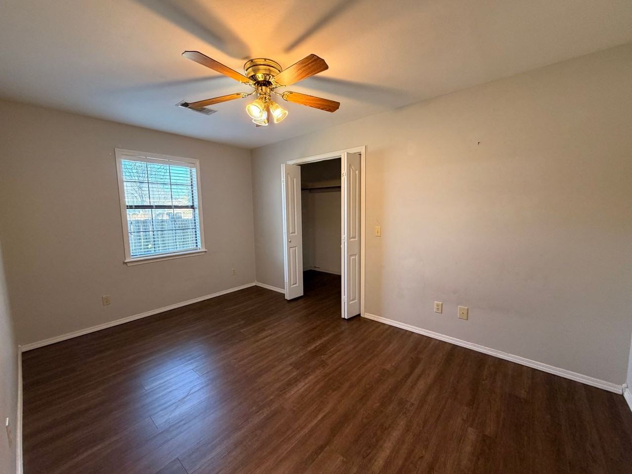 301 W 16th Ct - Photo 7 of 10