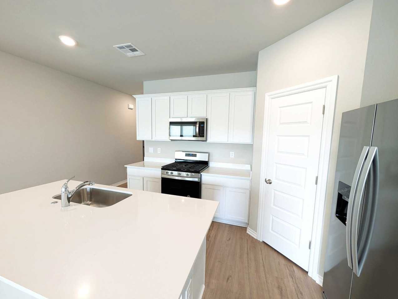 2824 Firefly Dr - Photo 6 of 22