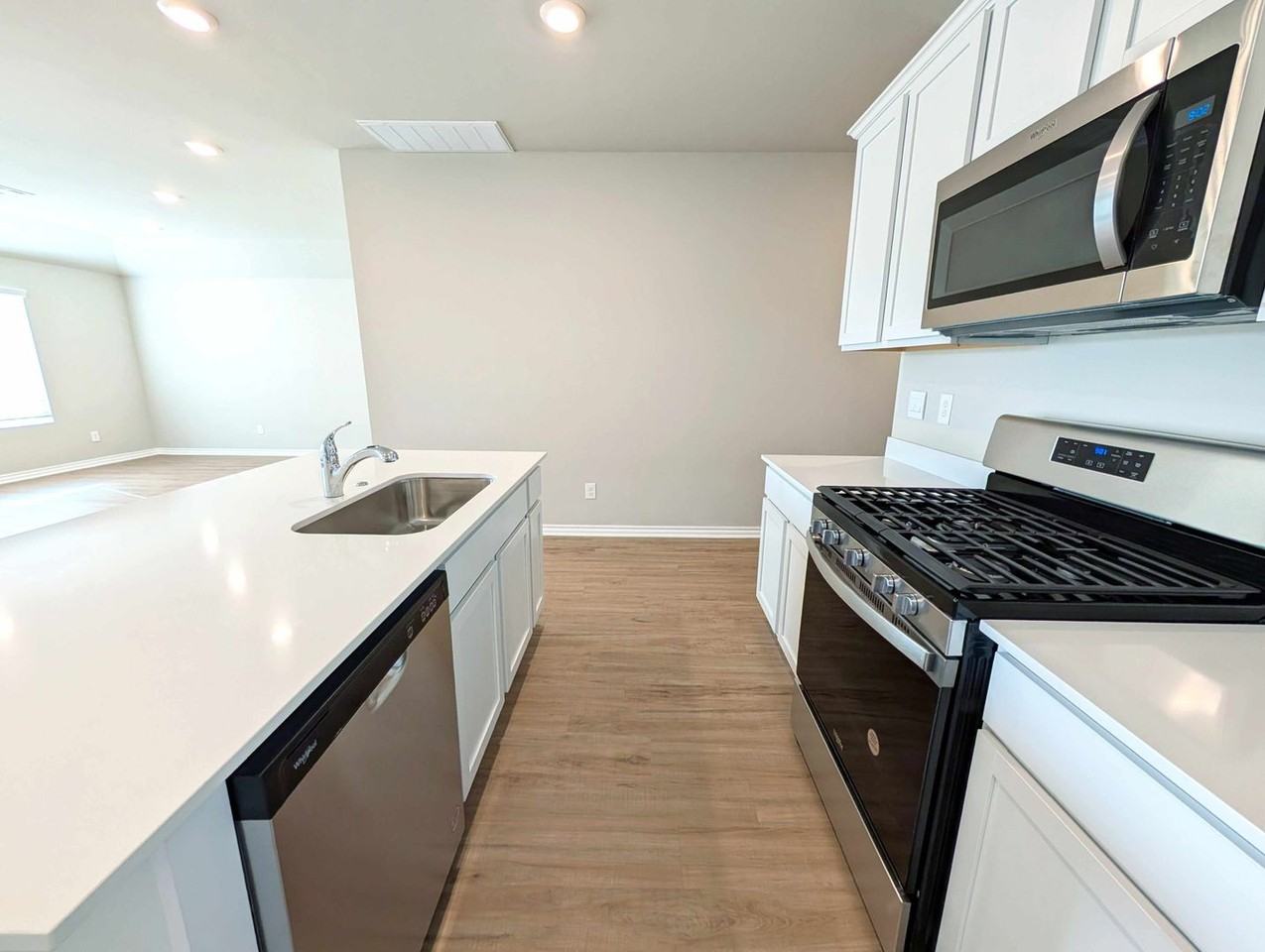 2824 Firefly Dr - Photo 7 of 22