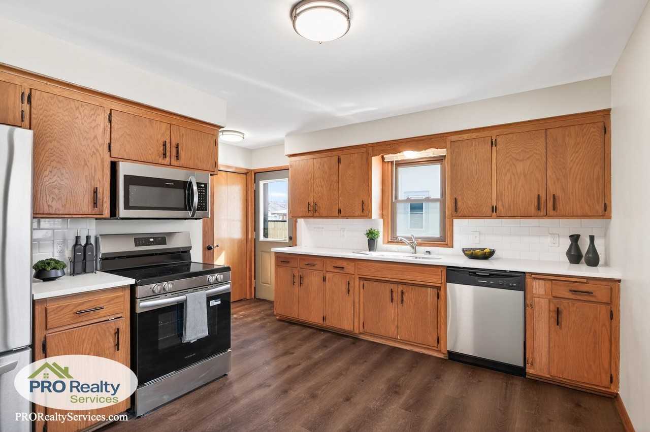 3946 Xenia Ave N - Photo 2 of 28