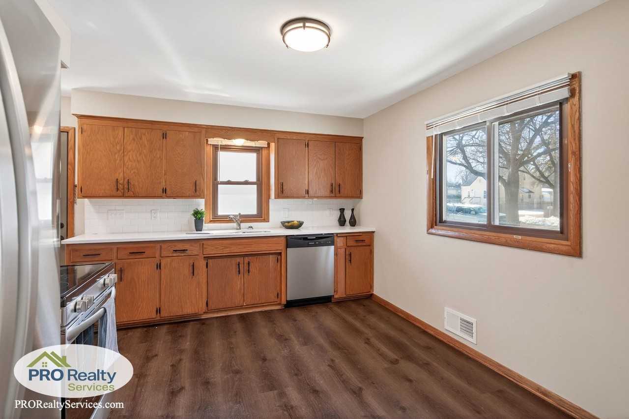 3946 Xenia Ave N - Photo 3 of 28