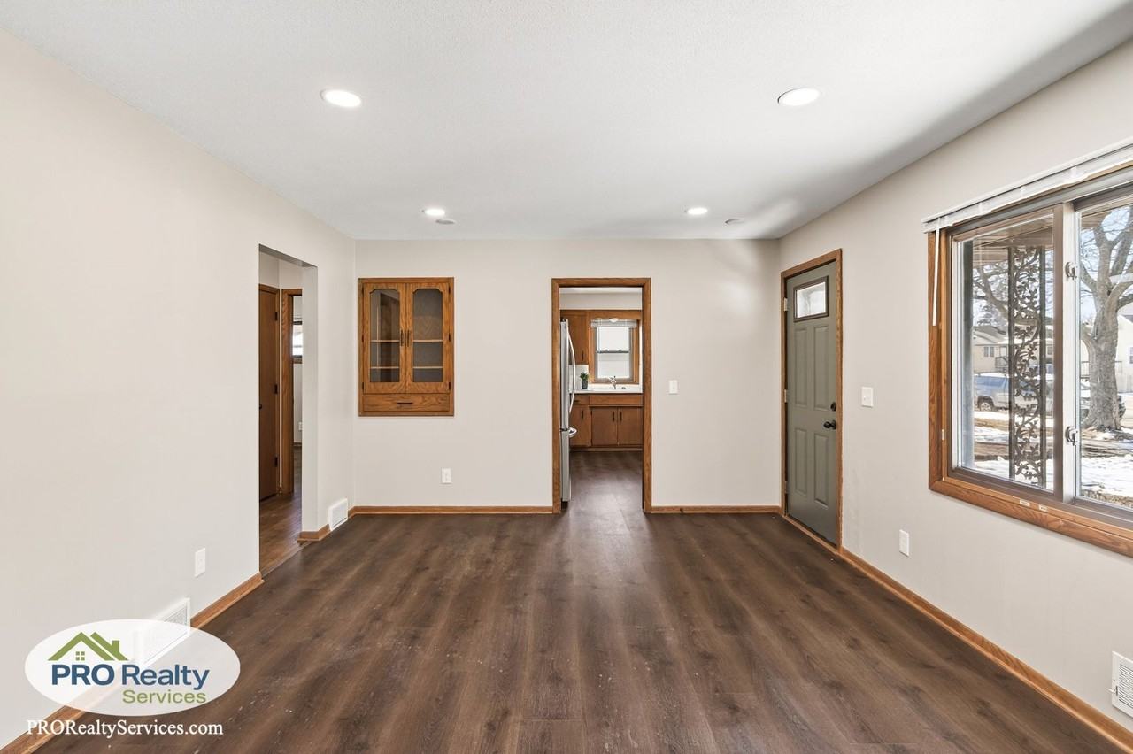 3946 Xenia Ave N - Photo 5 of 28