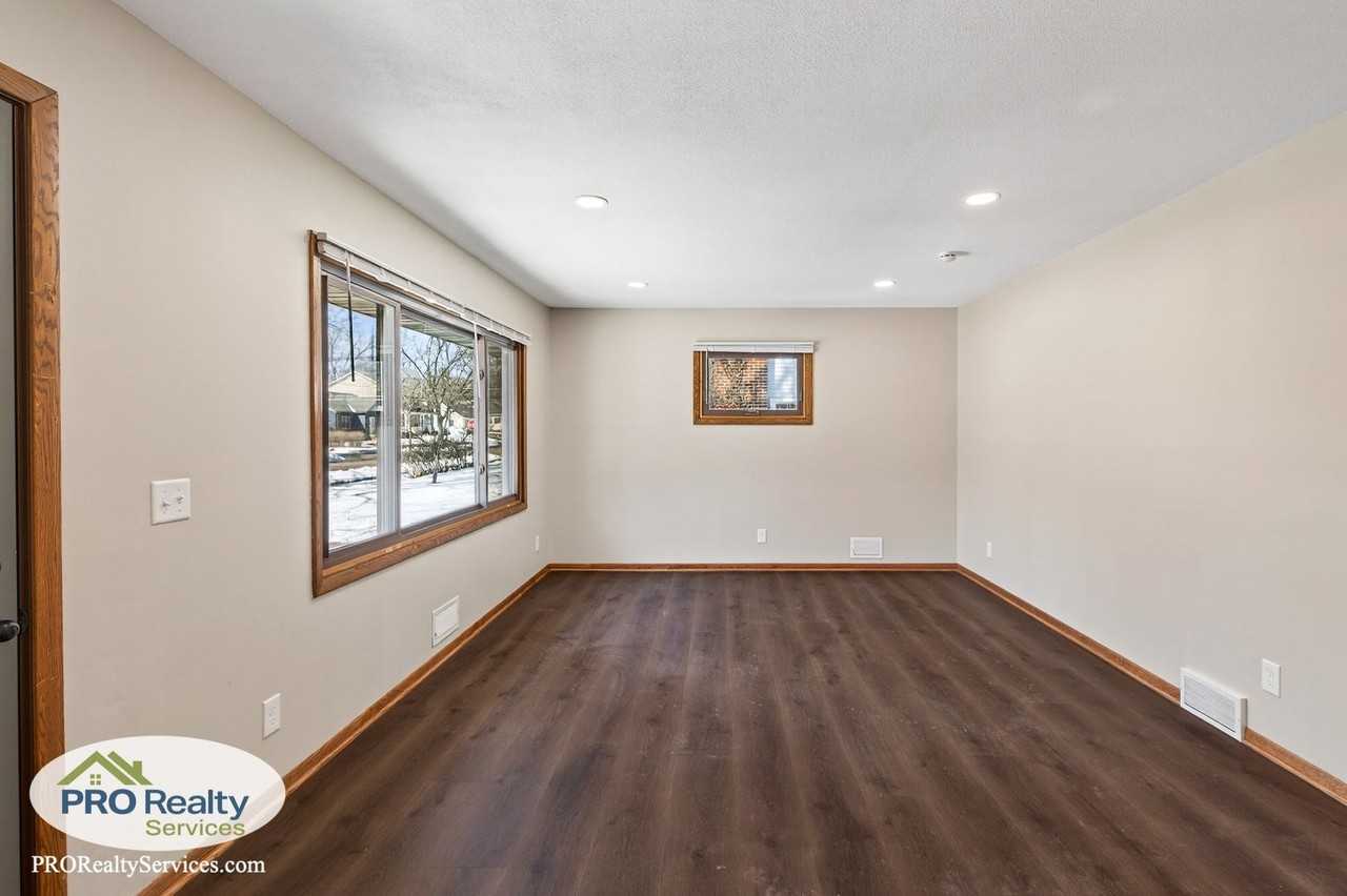 3946 Xenia Ave N - Photo 7 of 28