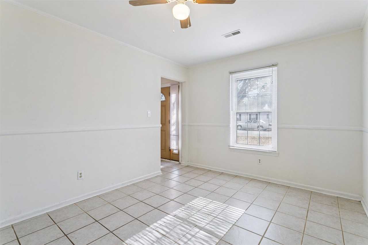 195 Bentley Dr - Photo 6 of 26