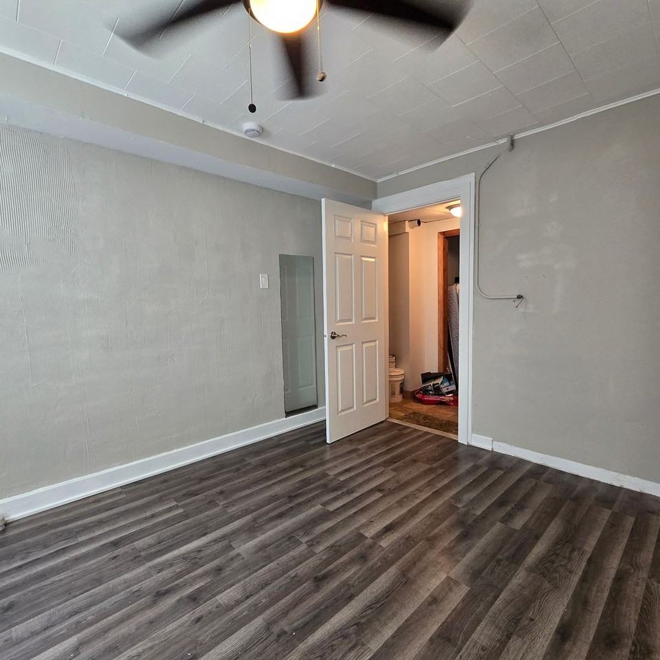 1000 N Oakley Blvd #1 - Photo 4 of 17