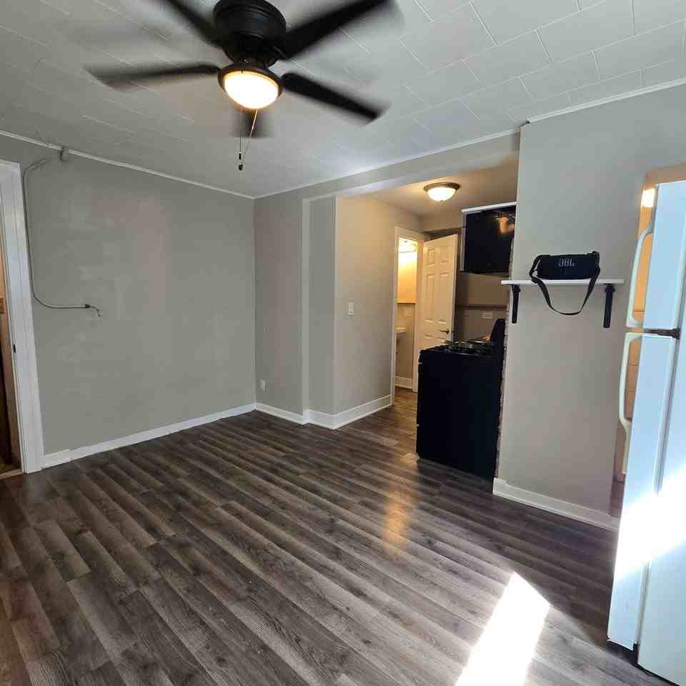 1000 N Oakley Blvd #1 - Photo 6 of 17