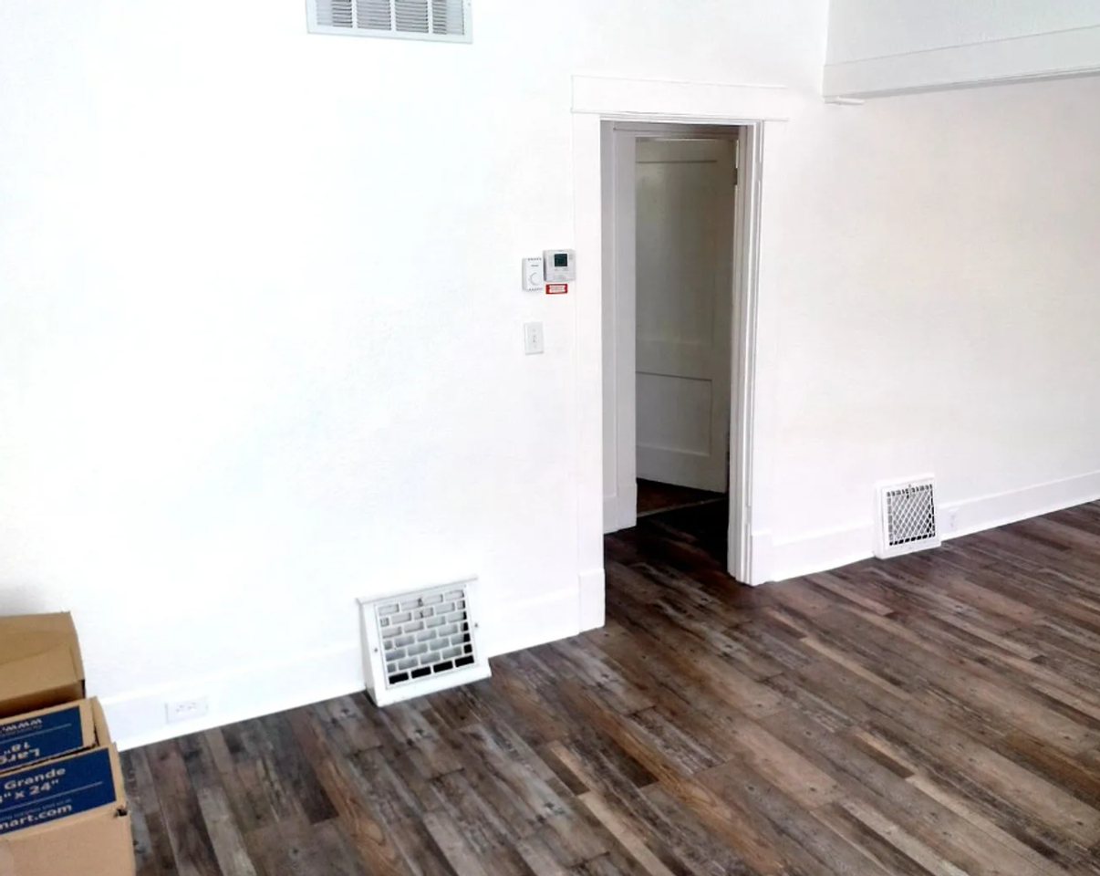 1025 Cranford Pl - Photo 2 of 12