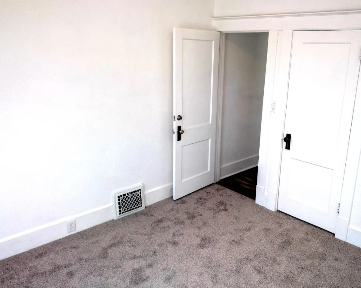 1025 Cranford Pl - Photo 3 of 12